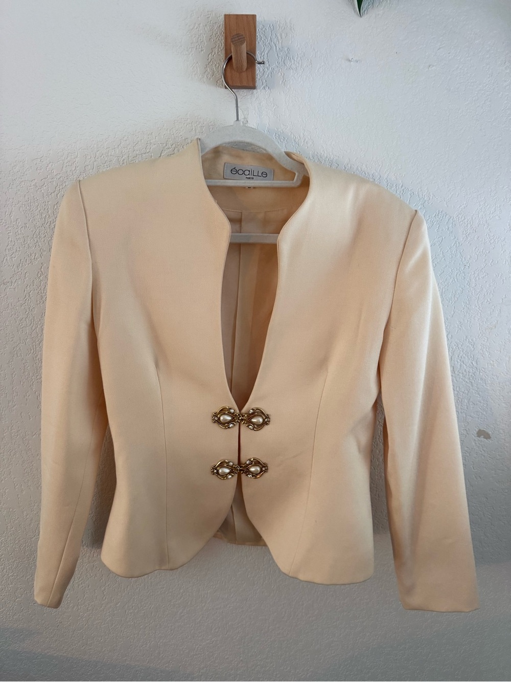 Vintage Cream Structured Hook-Front Women's Blazer